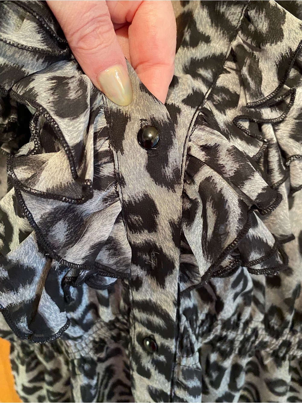 L8ter Women’s Ruffle Sleeve Animal Print Top - Picture 6 of 8